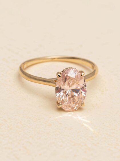 Grand Oval Pink Diamond Ring 2ct/18k IGI certificate